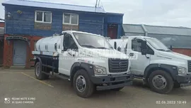 АЦ пищевая ГАЗ-C41R13 (4,2 м3, 2 отсека, ТМД-ЦП-4.2/2-01)